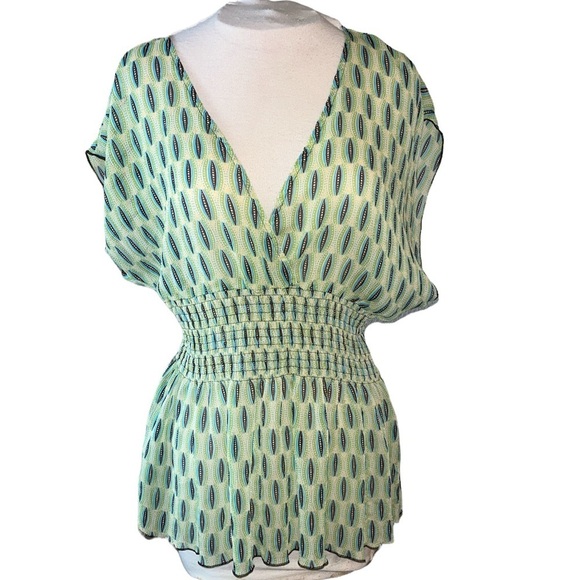 Bisou Bisou Sheer Green Elastic Waist Top - Picture 1 of 9